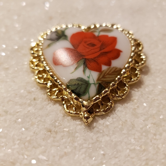 Vintage Ceramic Gold Tone Heart Brooch Red Rose Pin Fancy Valentines - Picture 2 of 8